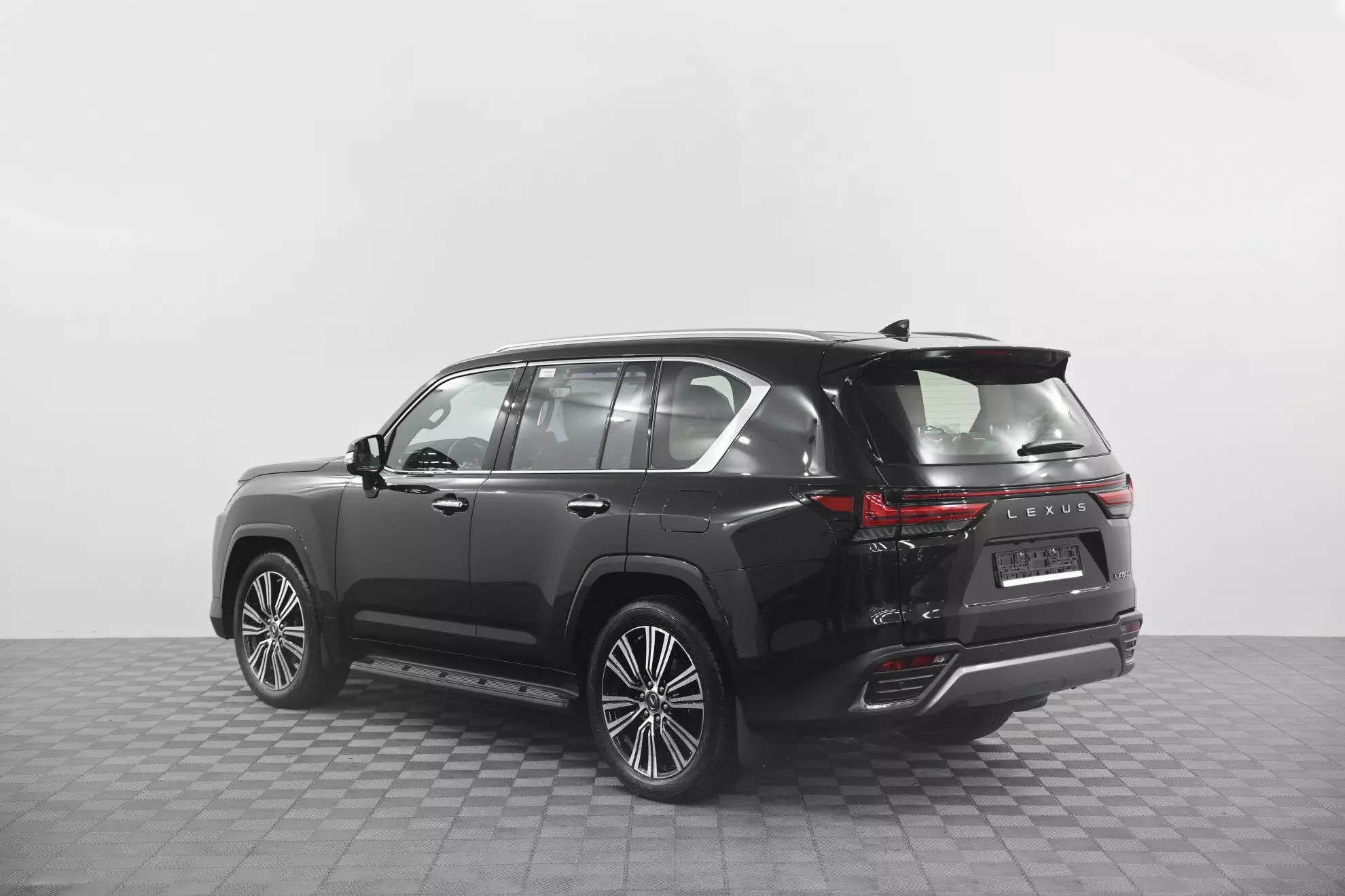 Автосалон: Lexus LX