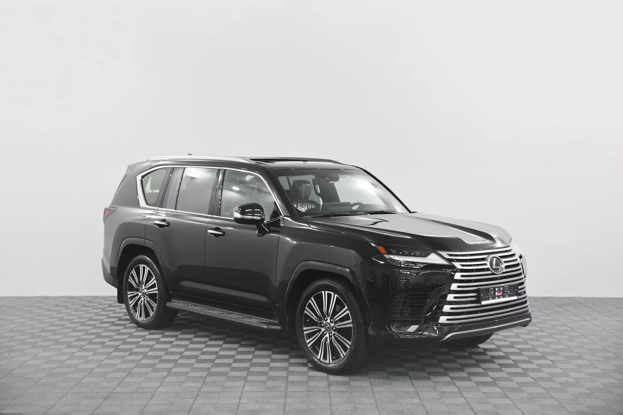 Автосалон: Lexus LX