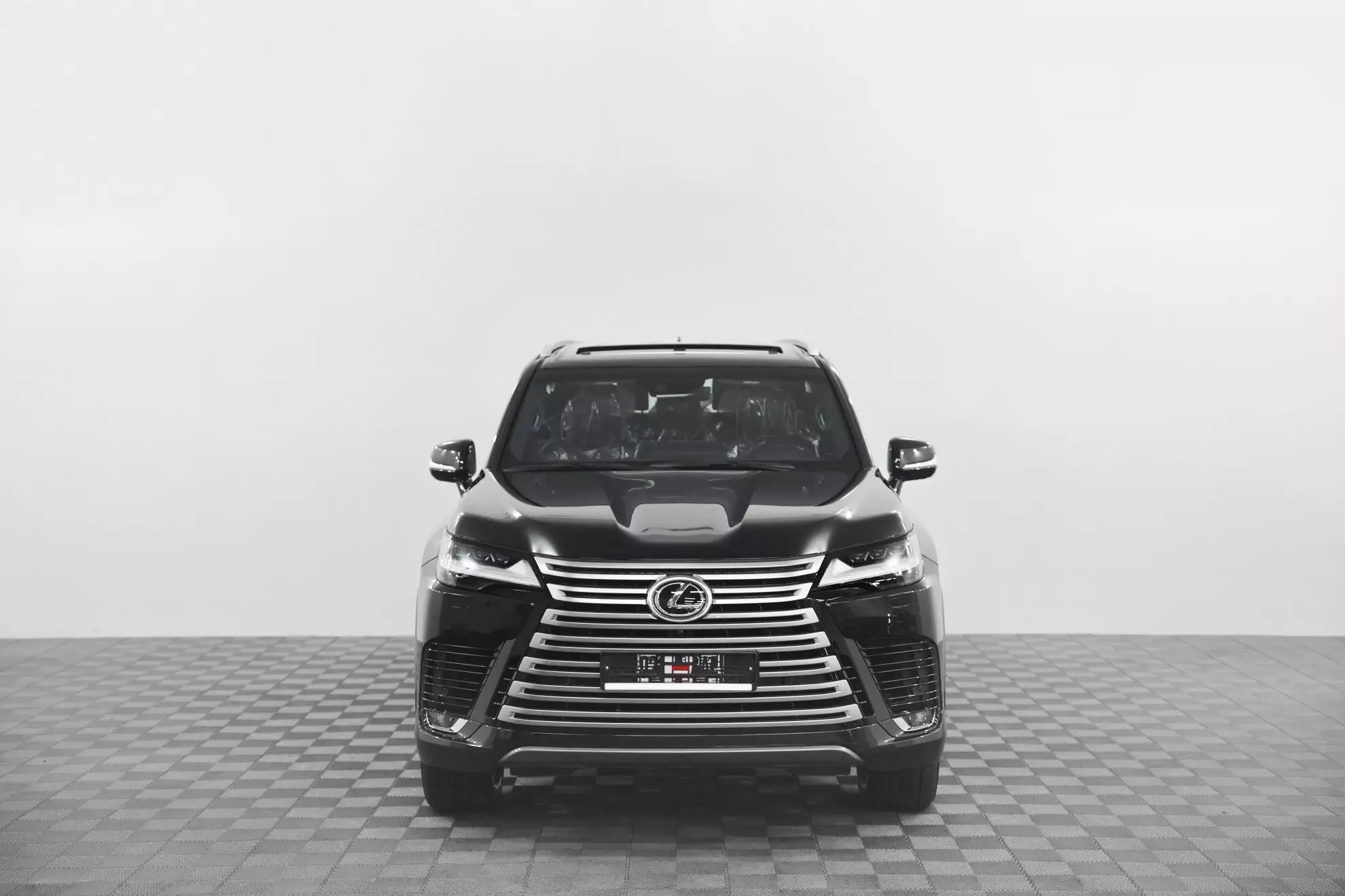 Автосалон: Lexus LX
