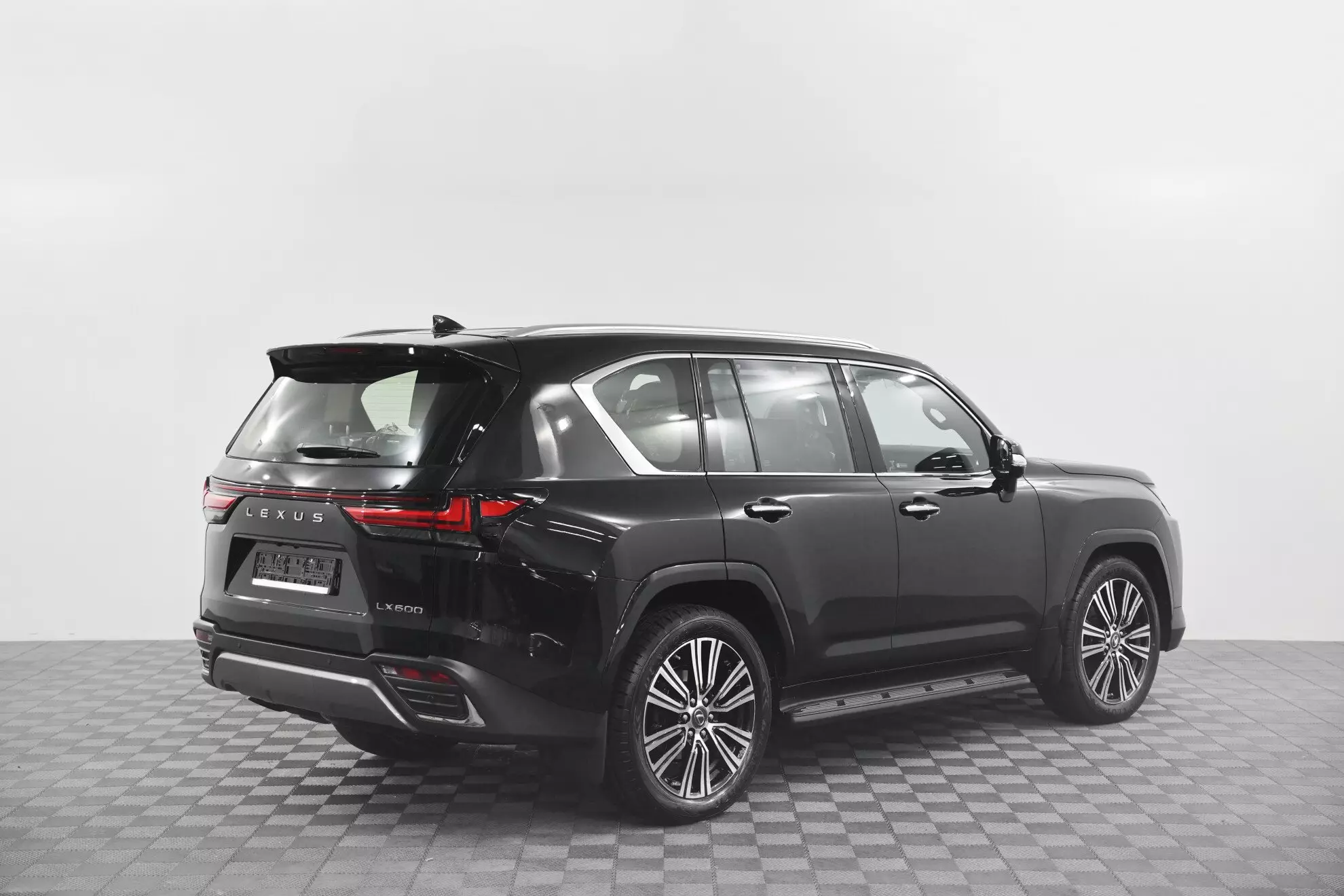 Автосалон: Lexus LX