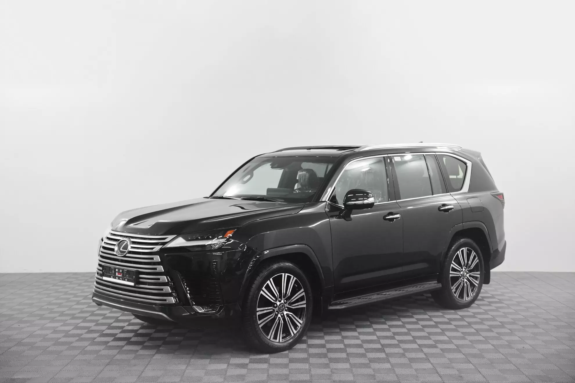 Автосалон: Lexus LX