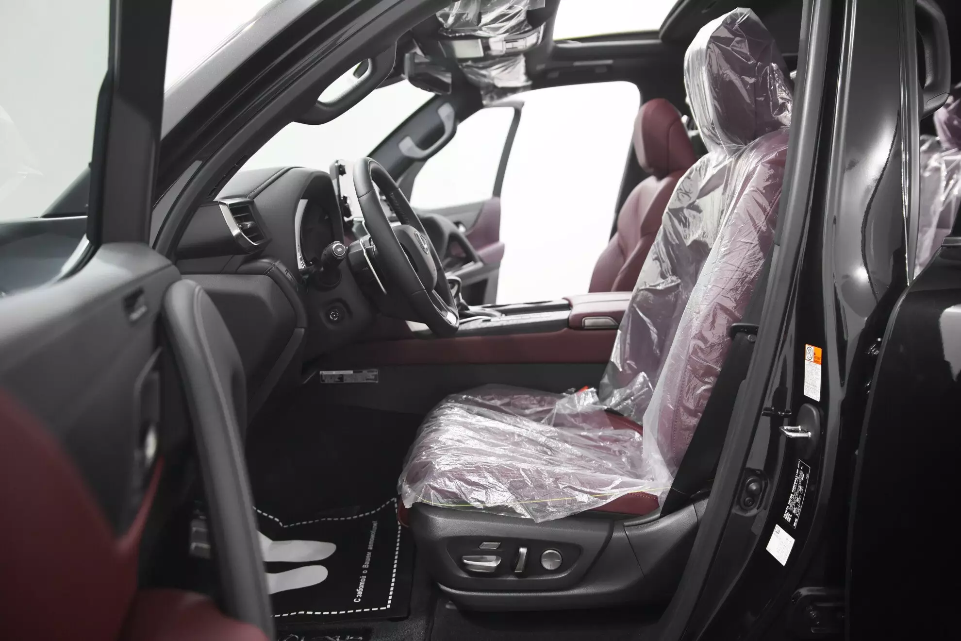 Автосалон: Lexus LX