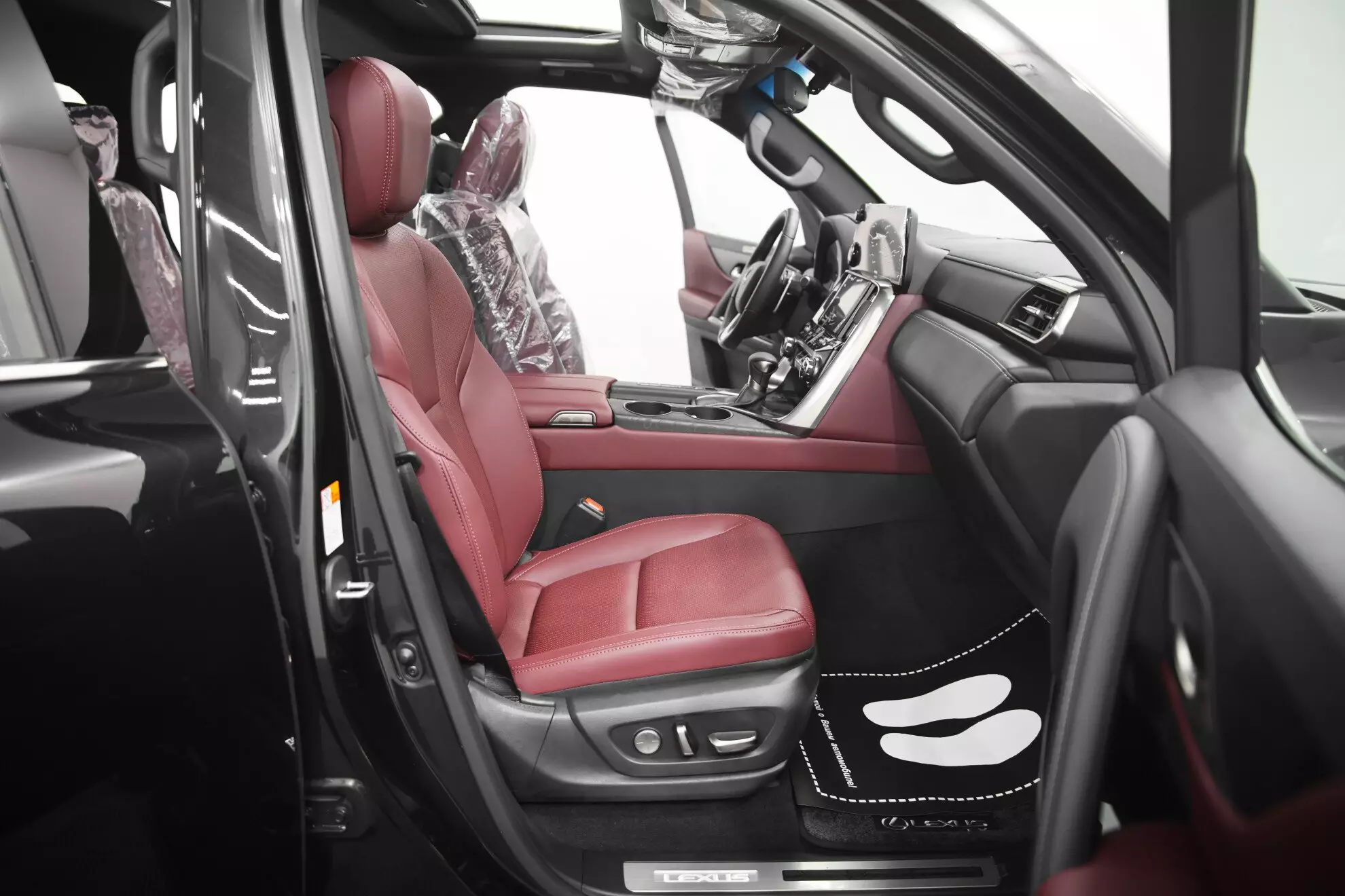 Автосалон: Lexus LX