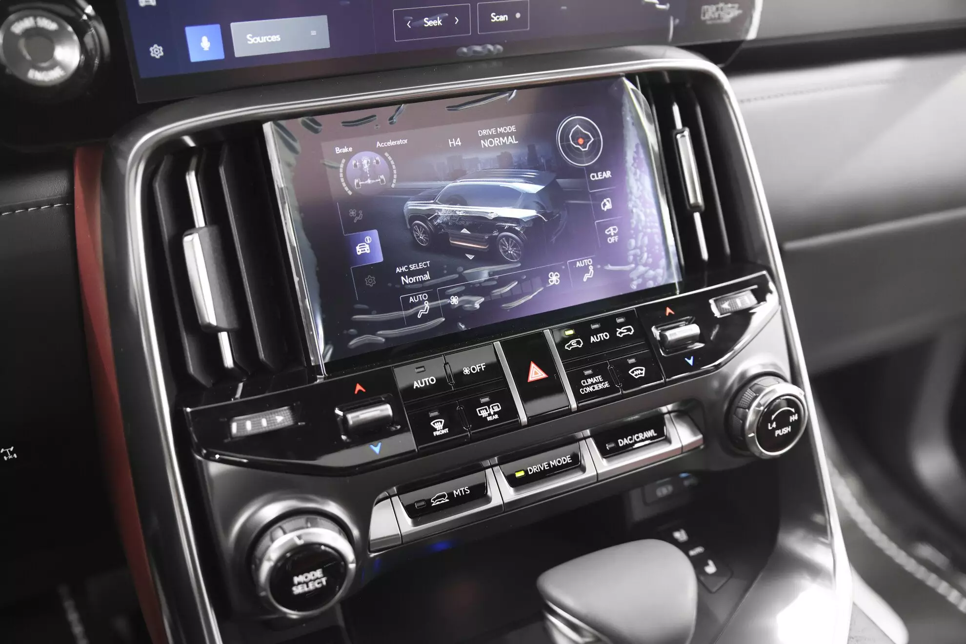 Автосалон: Lexus LX