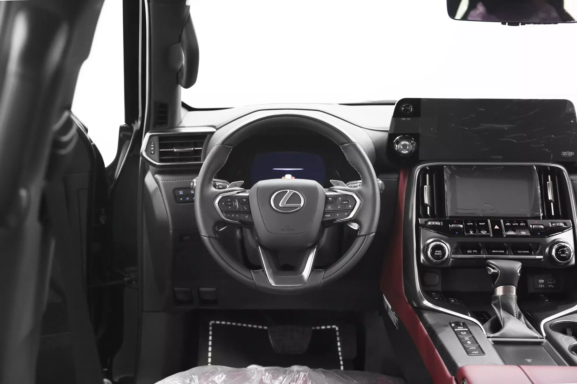 Автосалон: Lexus LX