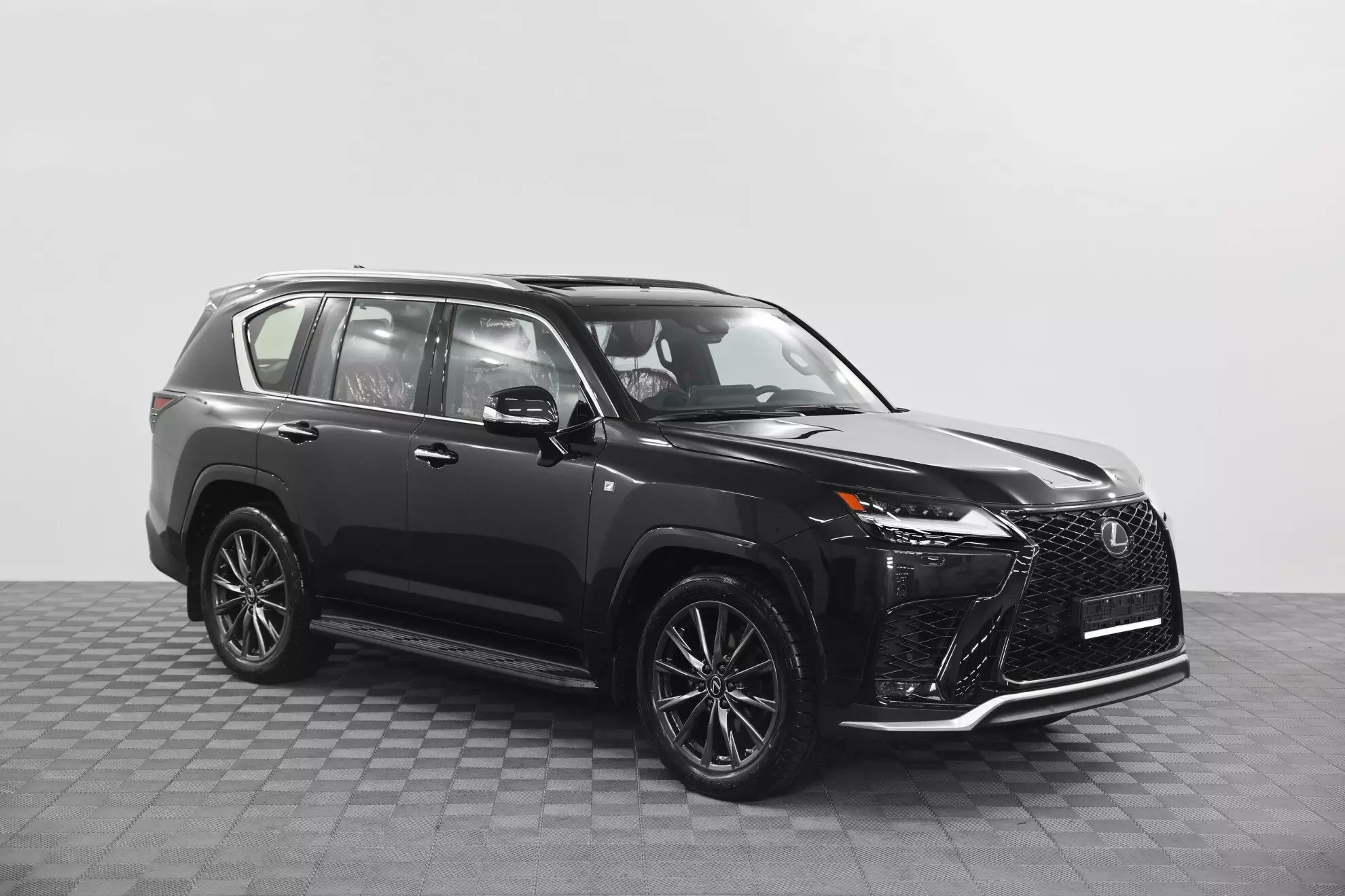 Автосалон: Lexus LX