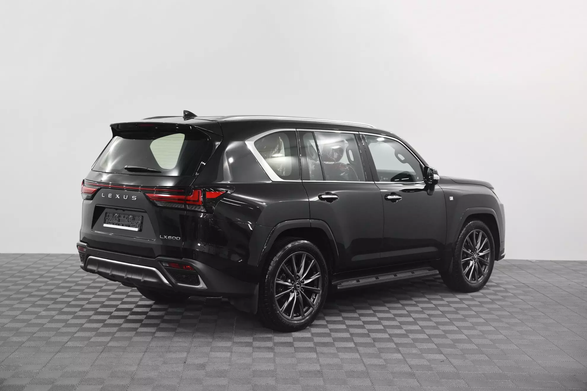 Автосалон: Lexus LX