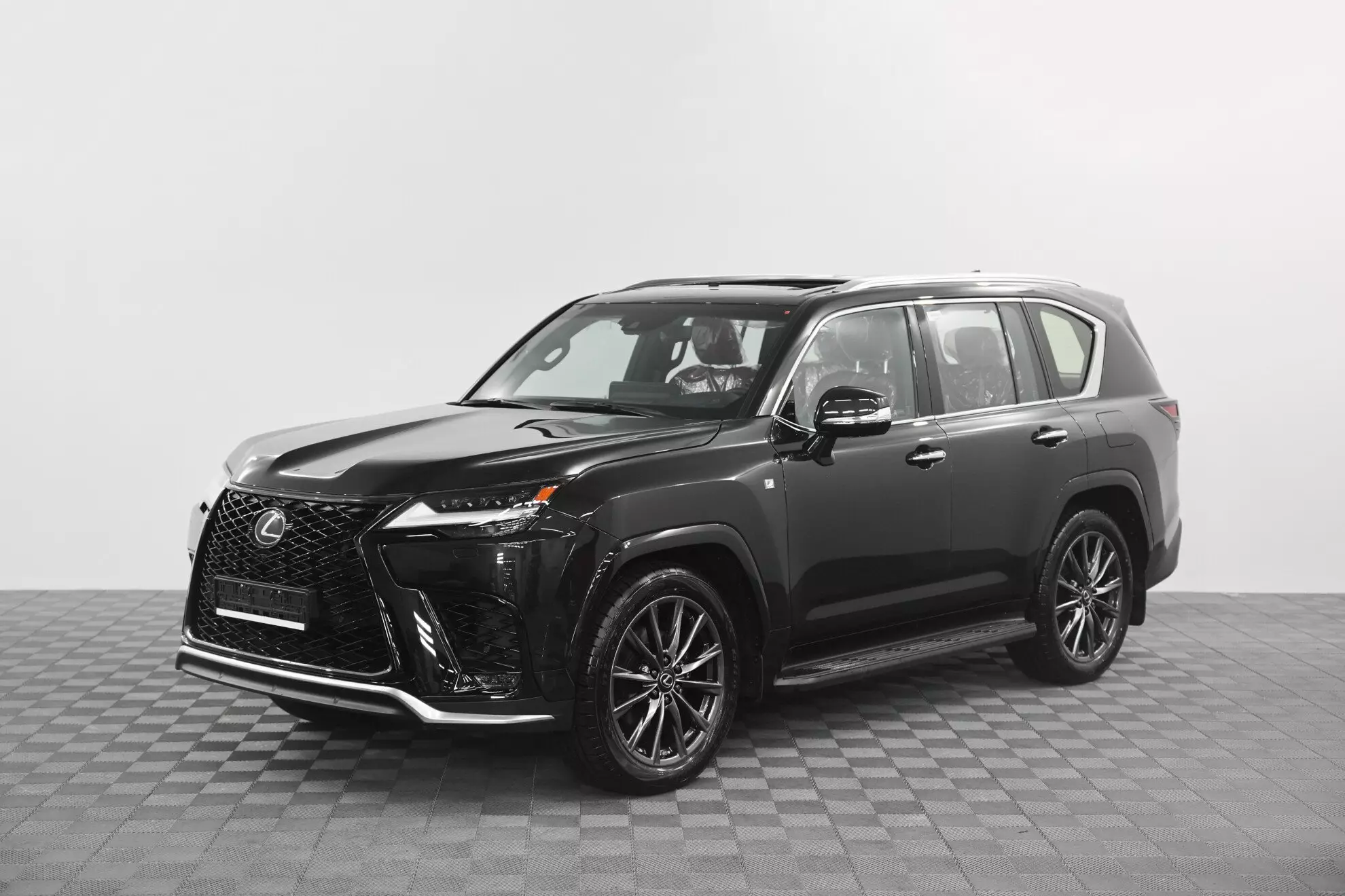 Автосалон: Lexus LX