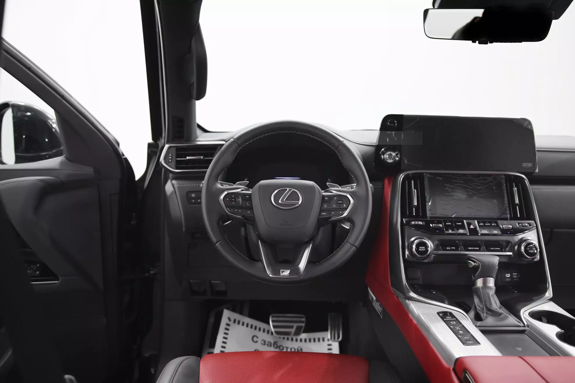Автосалон: Lexus LX