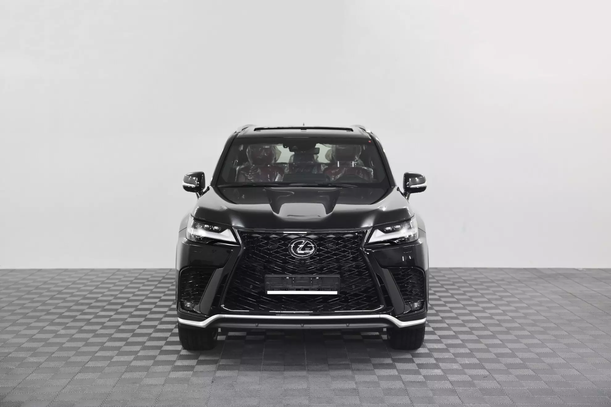 Автосалон: Lexus LX