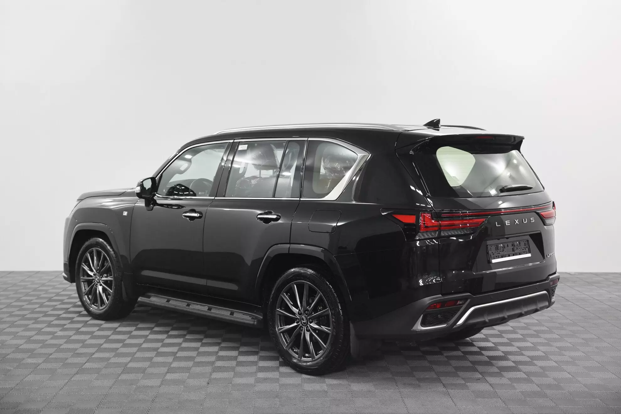 Автосалон: Lexus LX