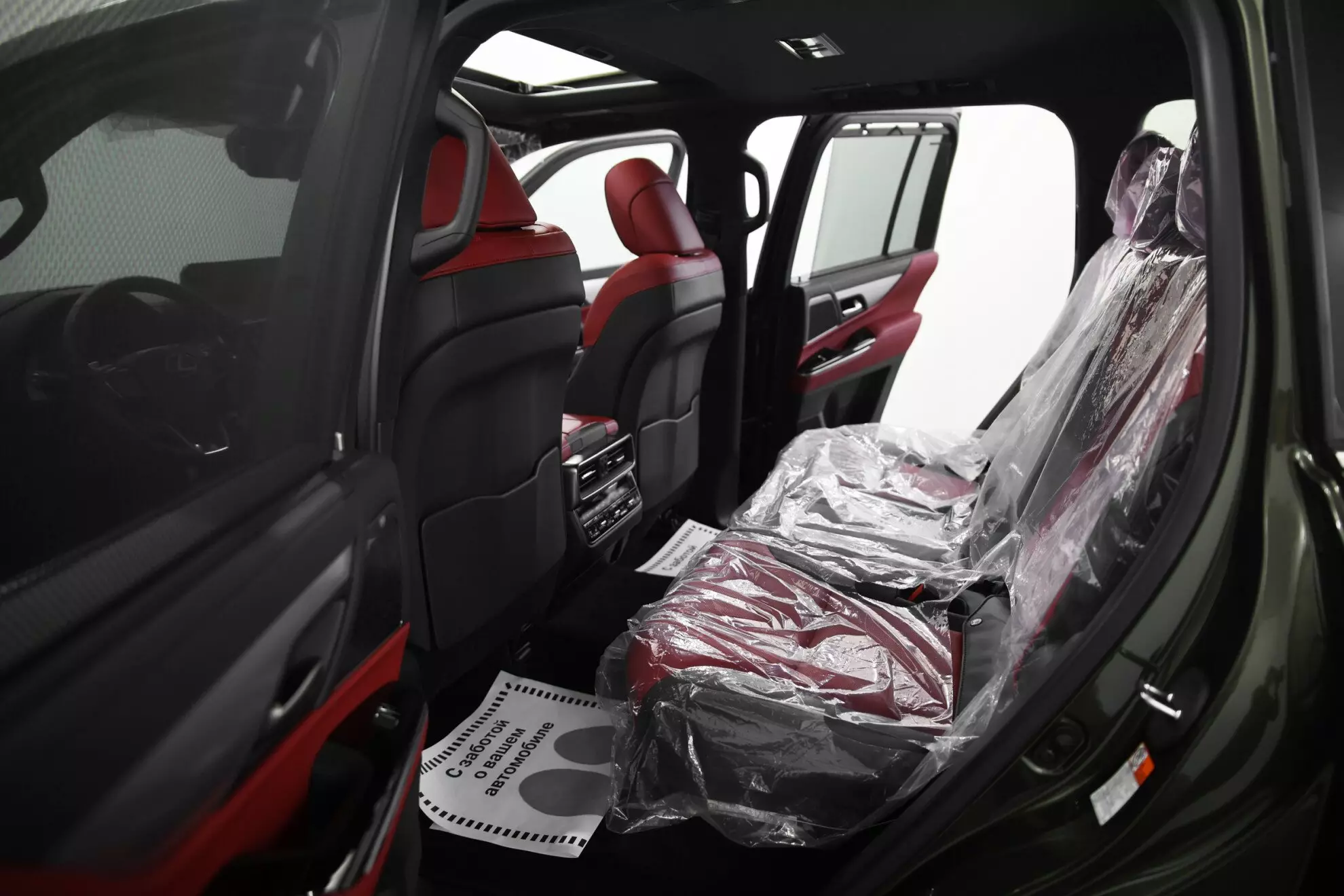 Автосалон: Lexus LX