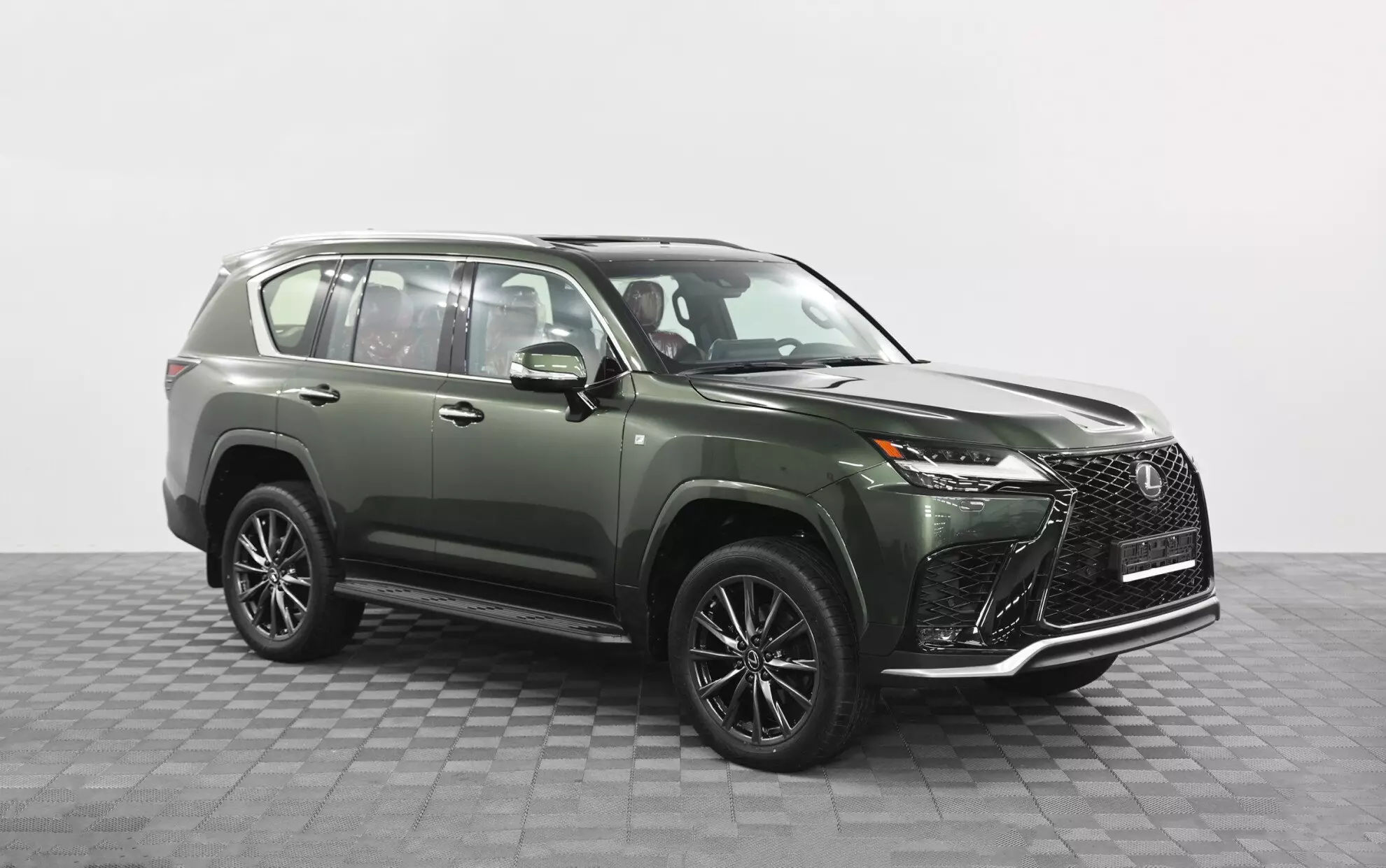 Автосалон: Lexus LX
