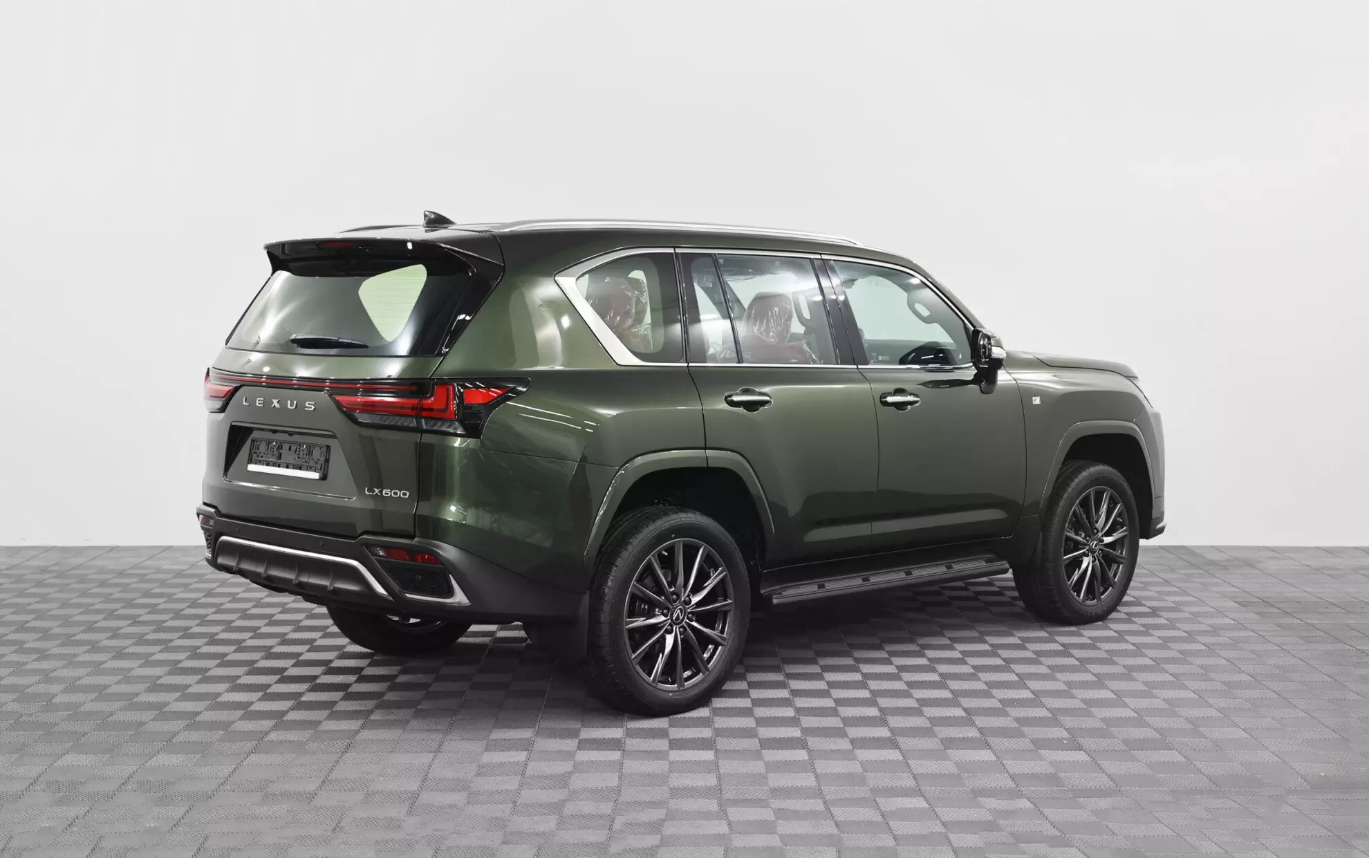 Автосалон: Lexus LX