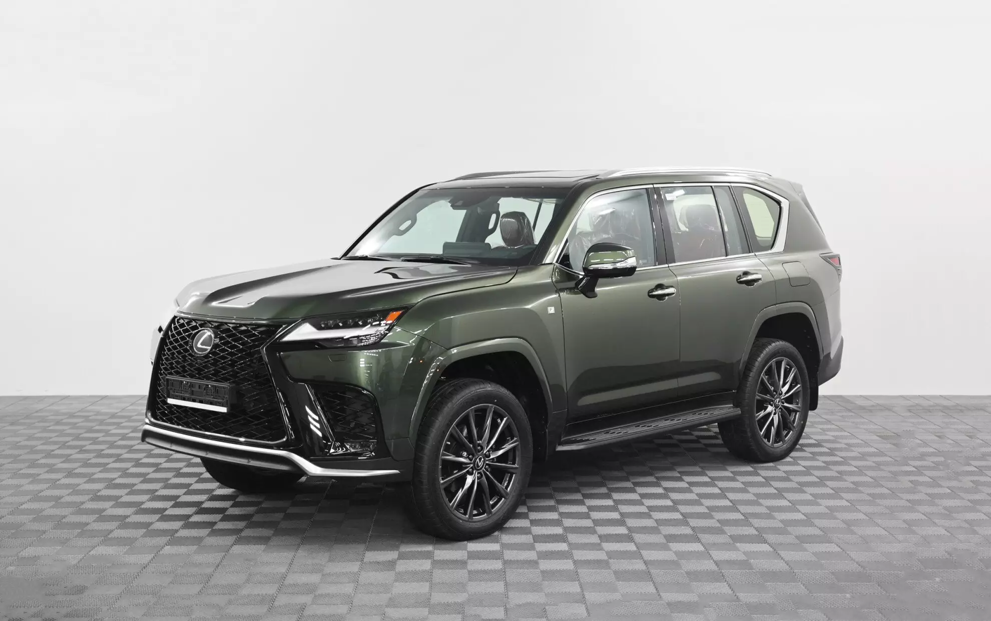 Автосалон: Lexus LX