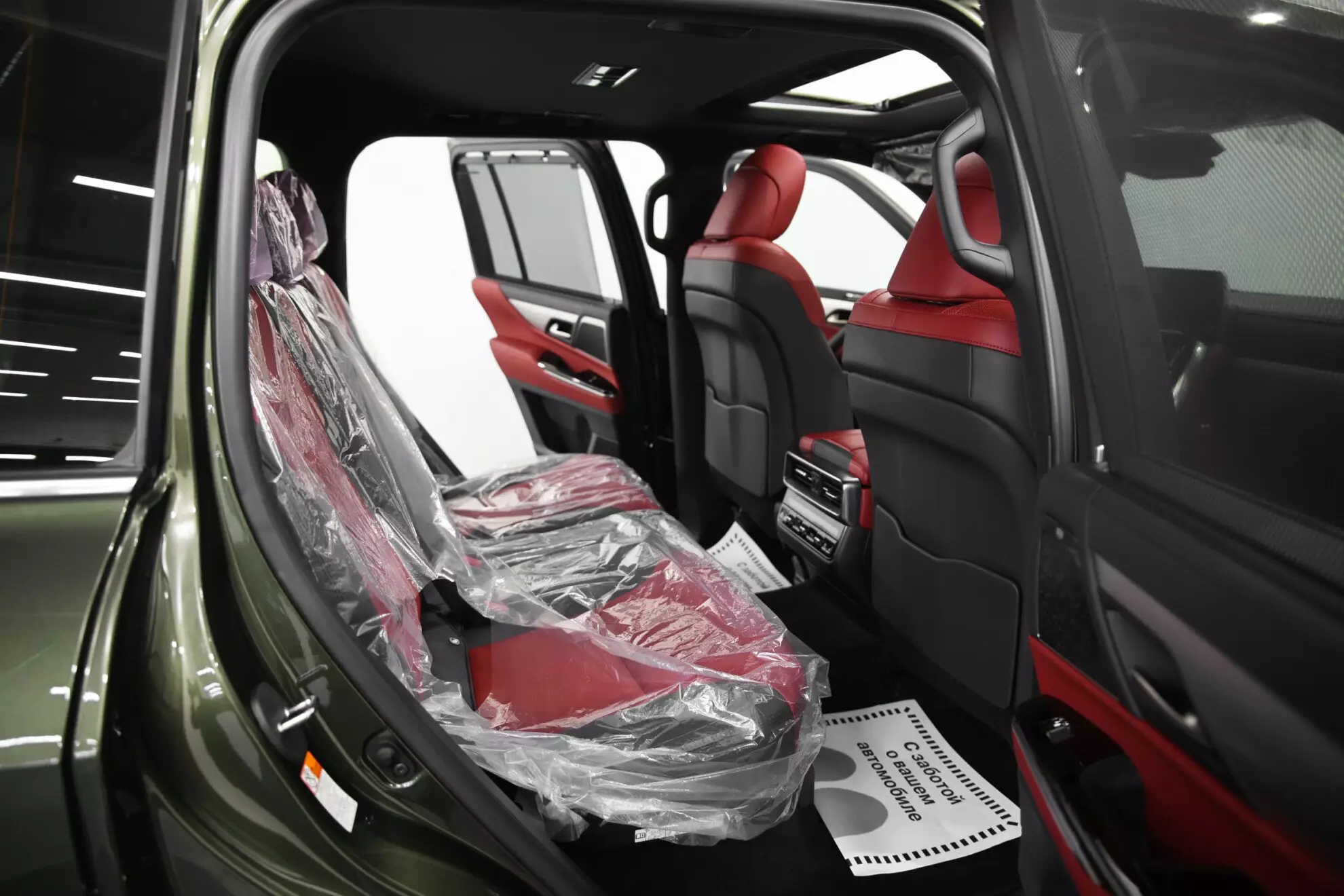 Автосалон: Lexus LX