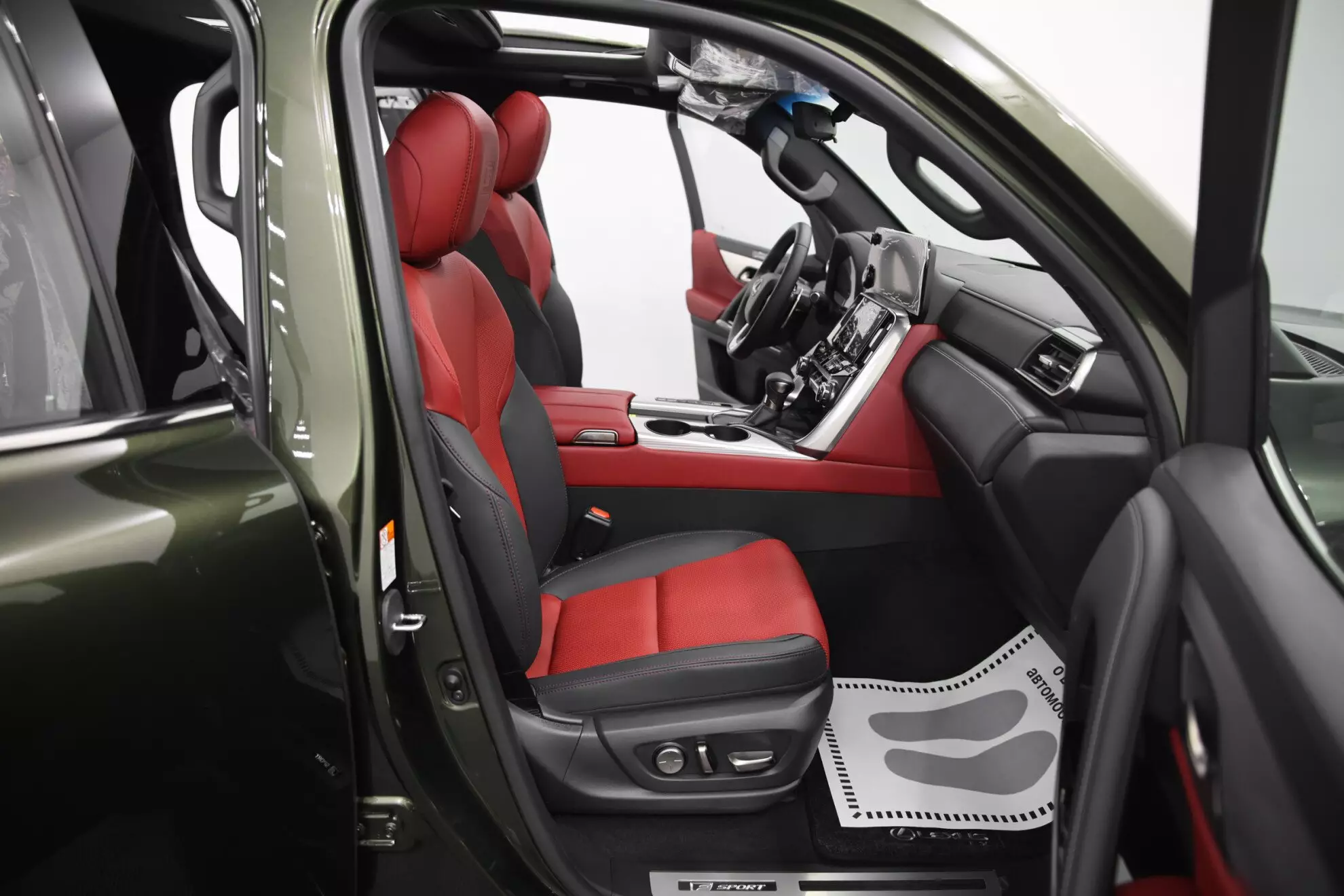 Автосалон: Lexus LX