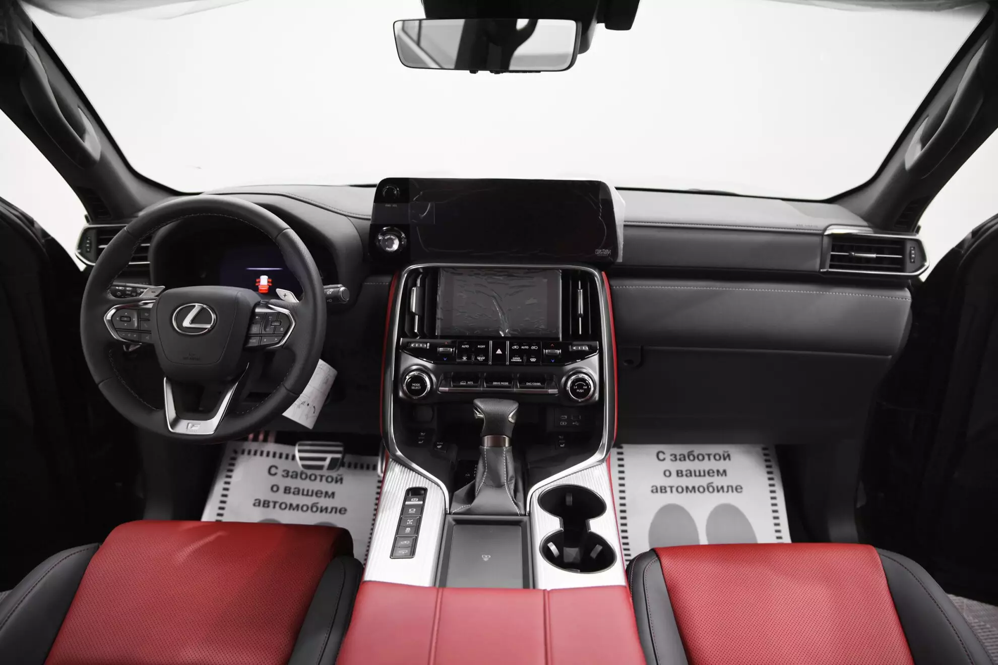 Автосалон: Lexus LX
