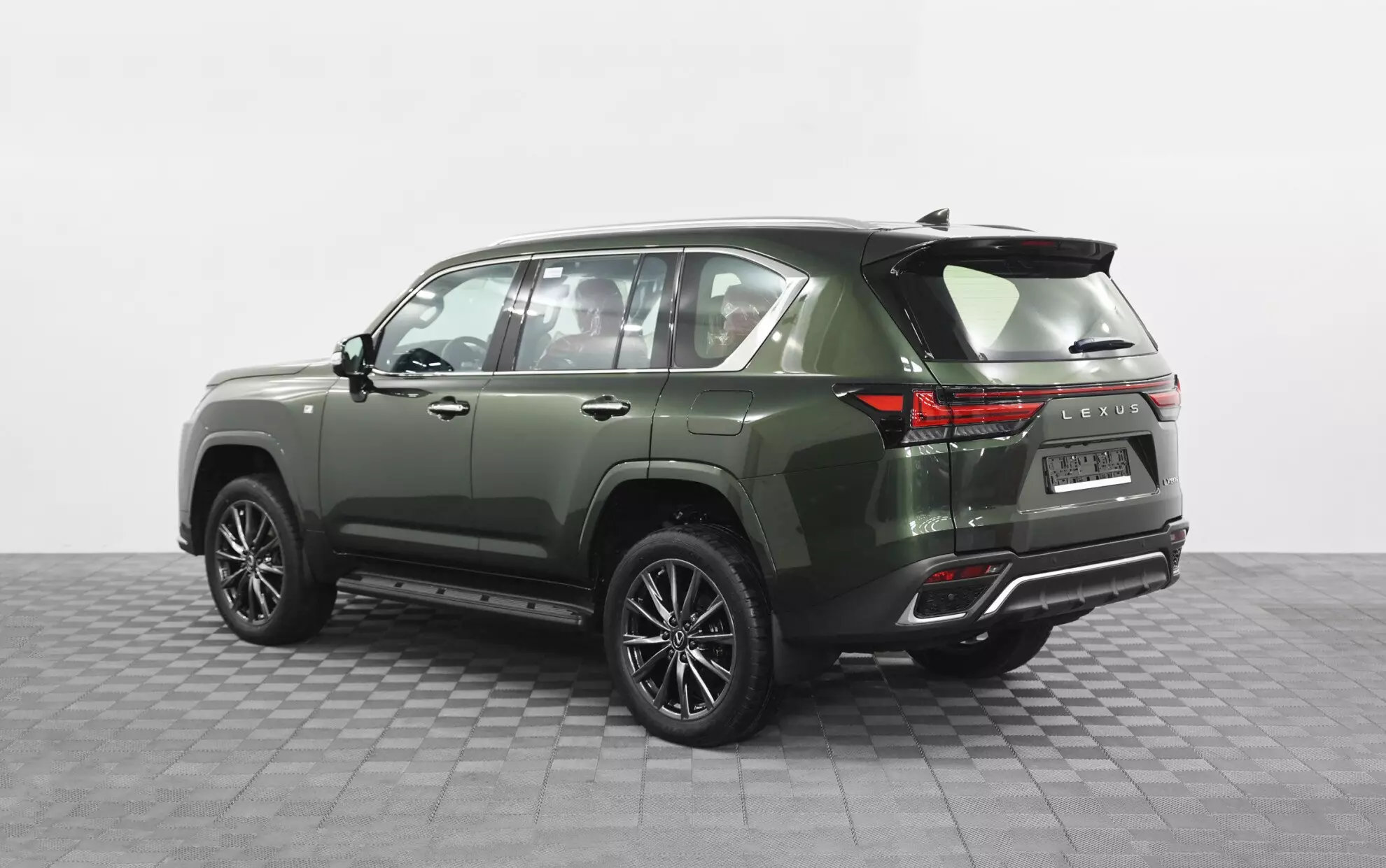 Автосалон: Lexus LX
