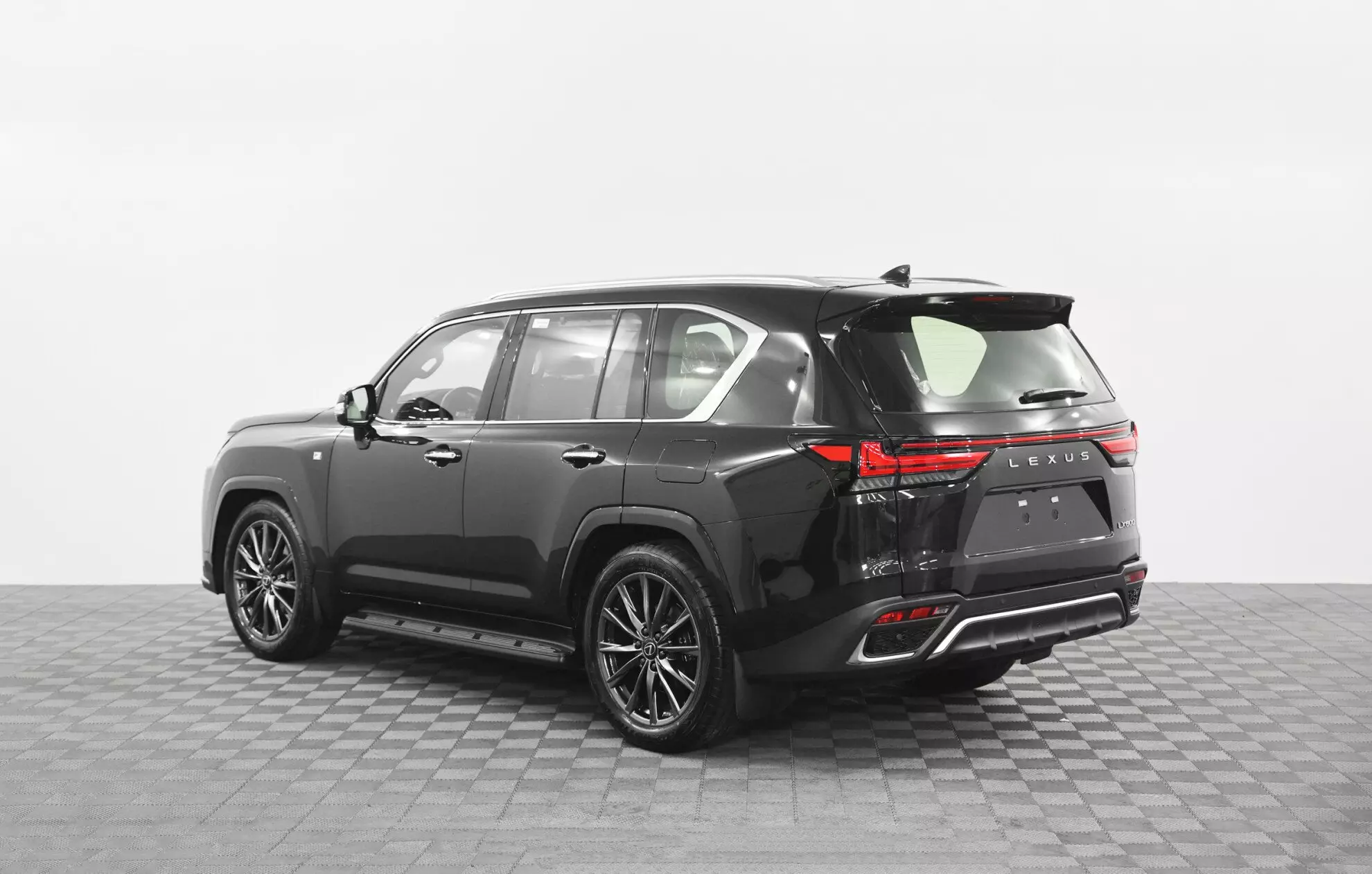 Автосалон: Lexus LX