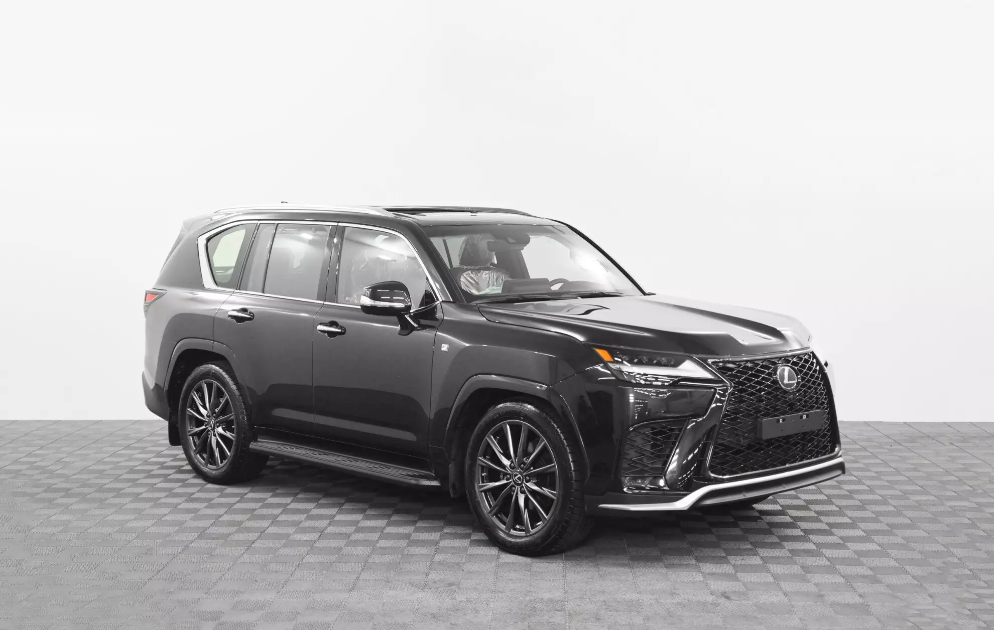 Автосалон: Lexus LX