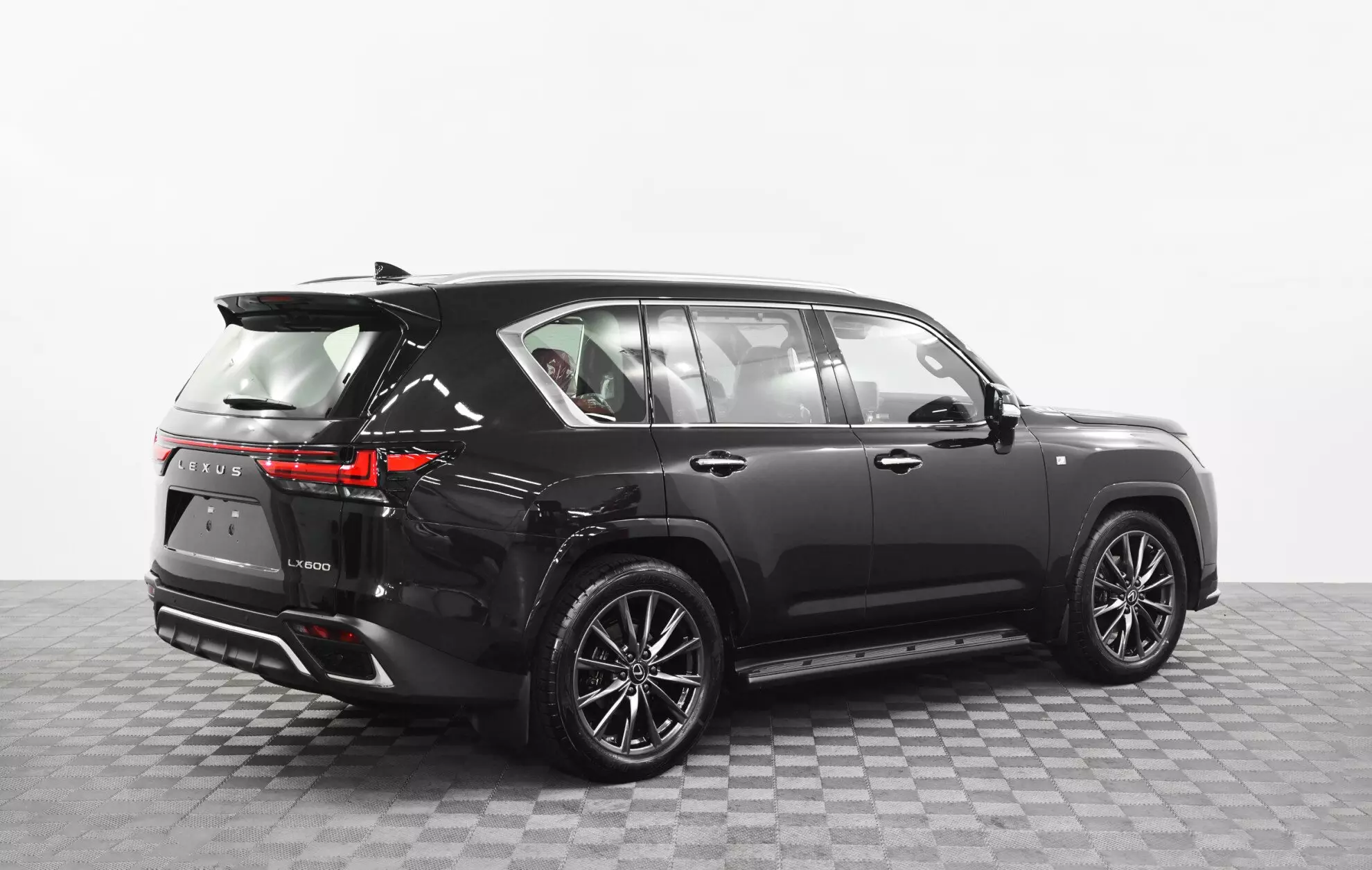 Автосалон: Lexus LX