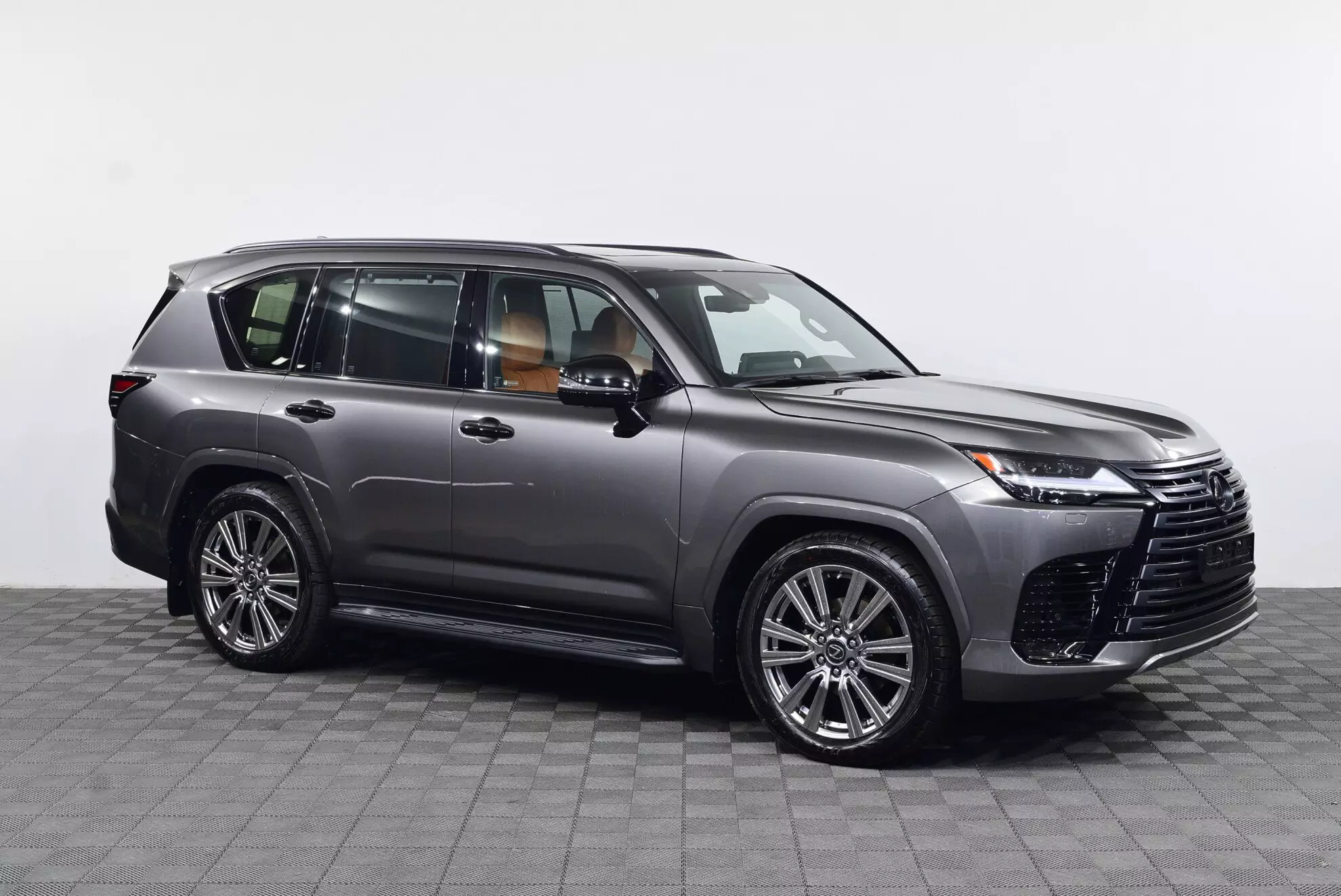 Автосалон: Lexus LX