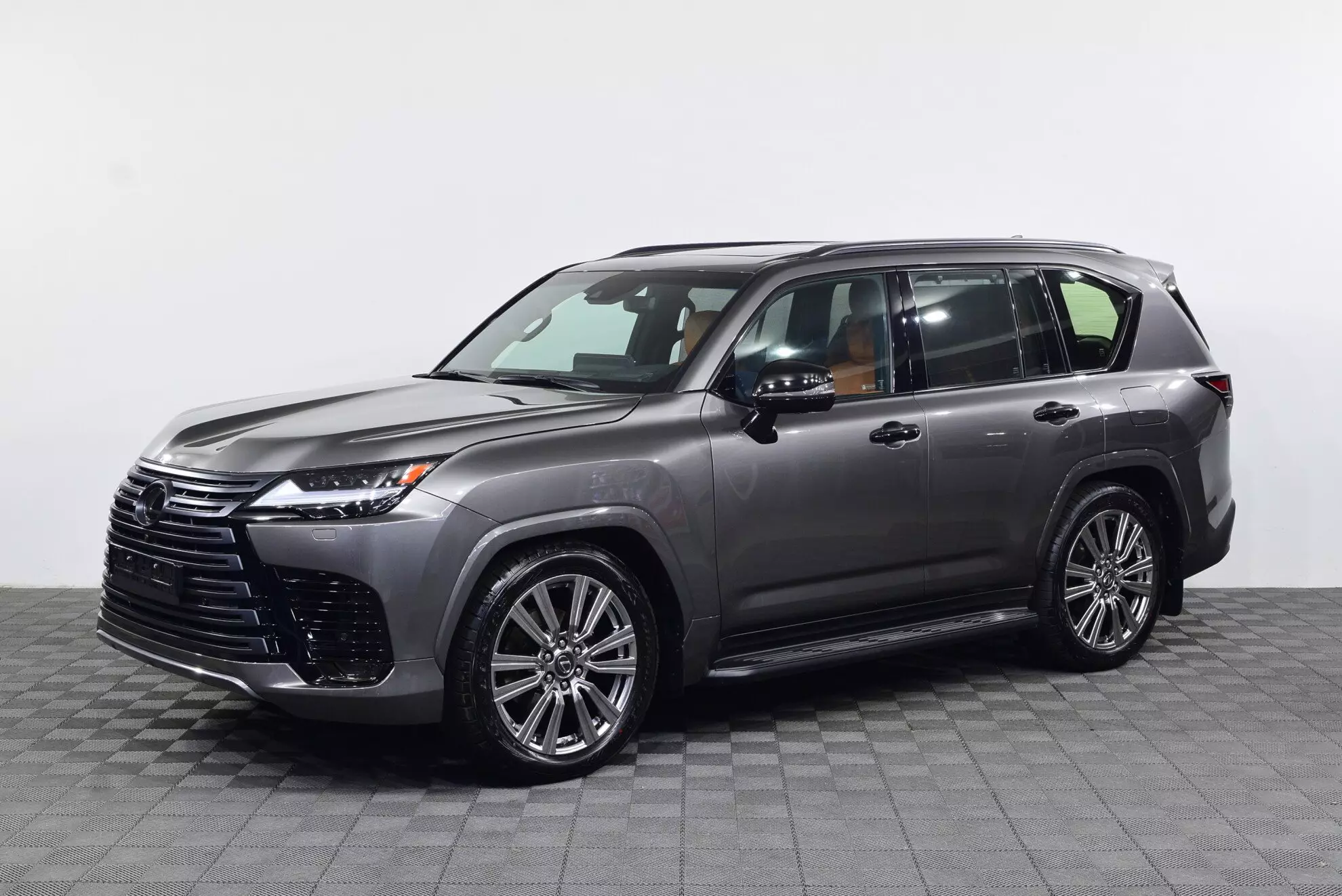Автосалон: Lexus LX