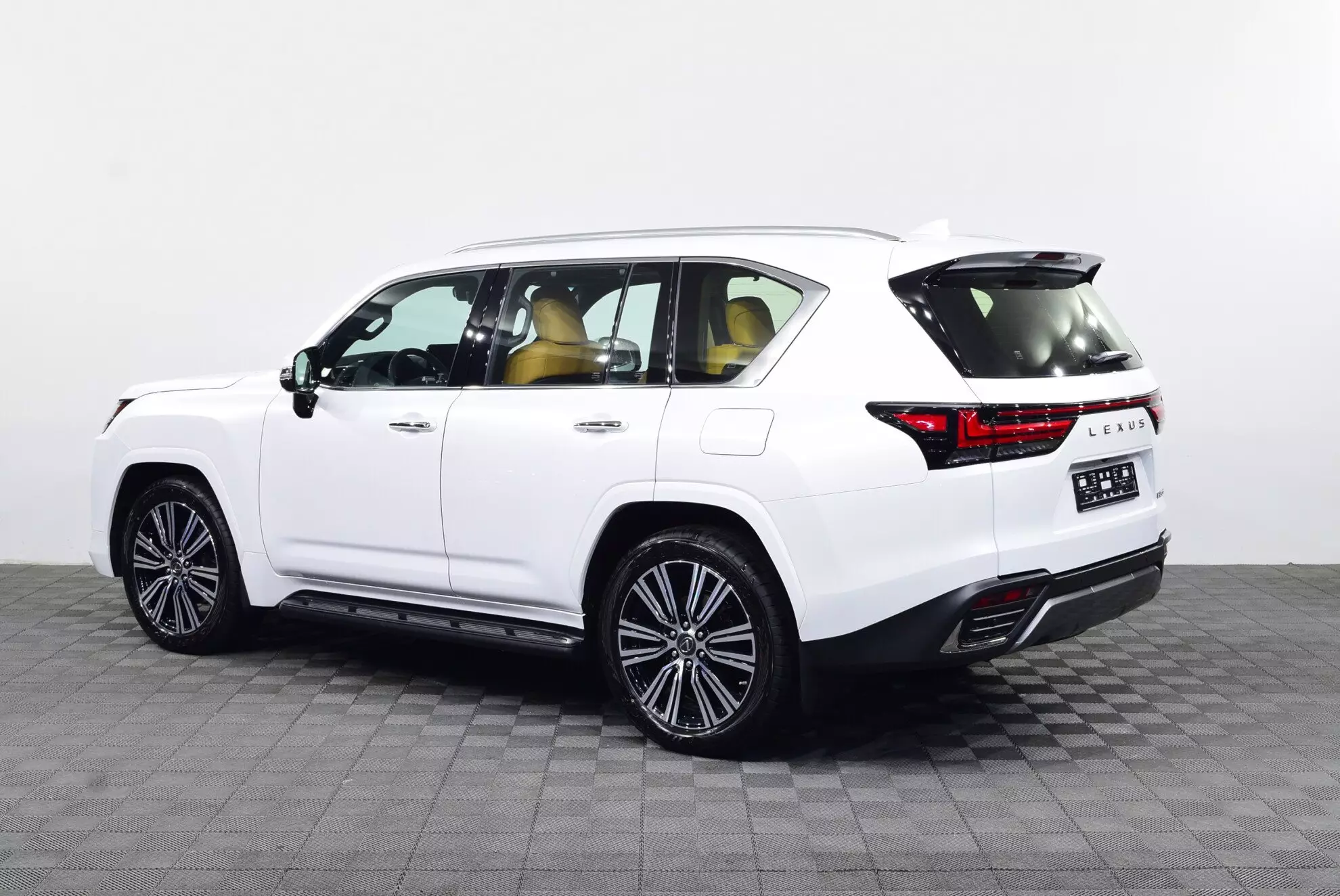 Автосалон: Lexus LX