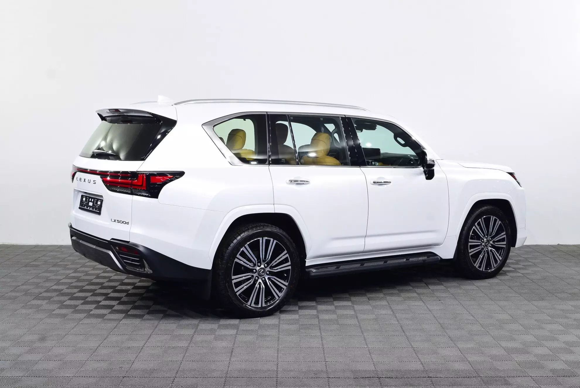 Автосалон: Lexus LX