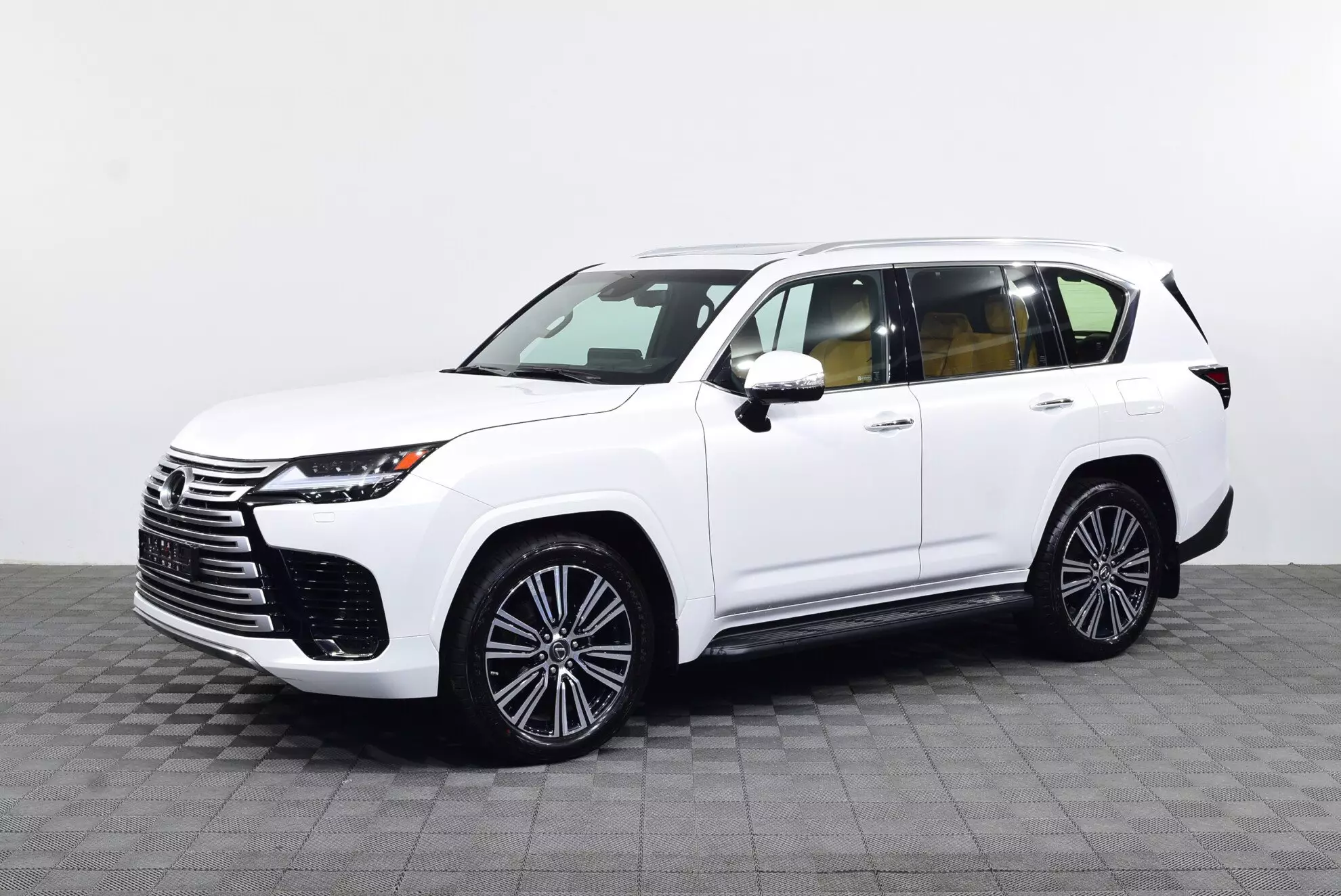 Автосалон: Lexus LX