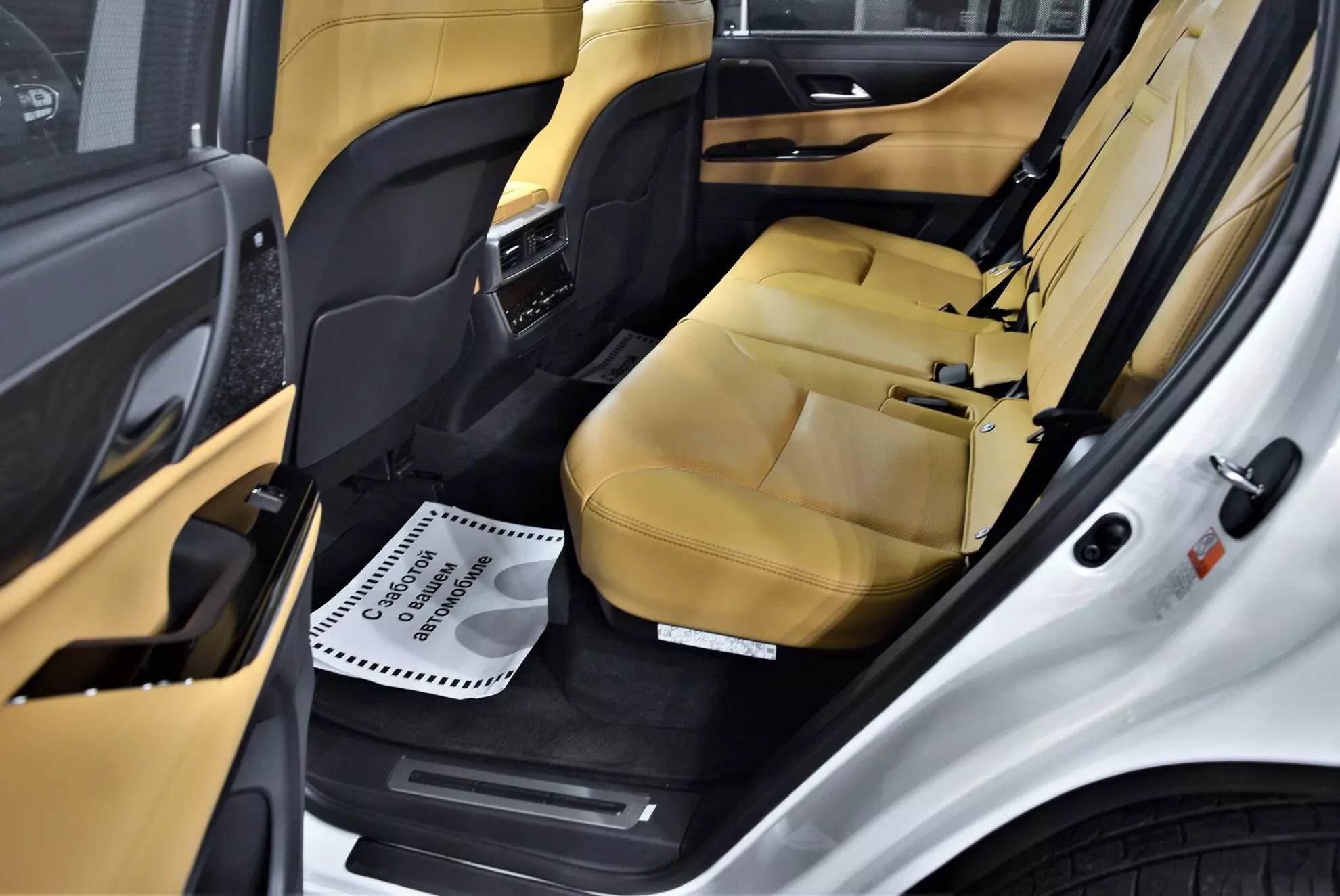 Автосалон: Lexus LX