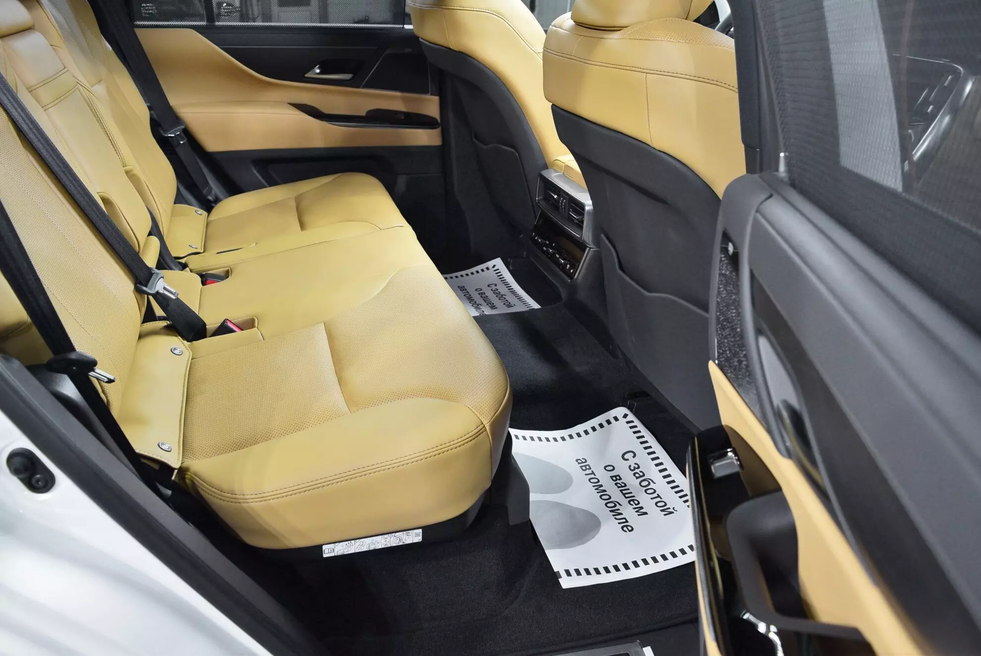 Автосалон: Lexus LX