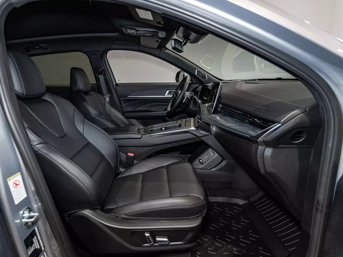 Автосалон: Haval New F7