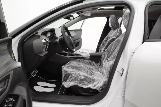 Автосалон: Citroen C5 X