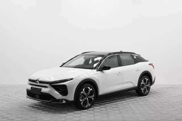 Автосалон: Citroen C5 X