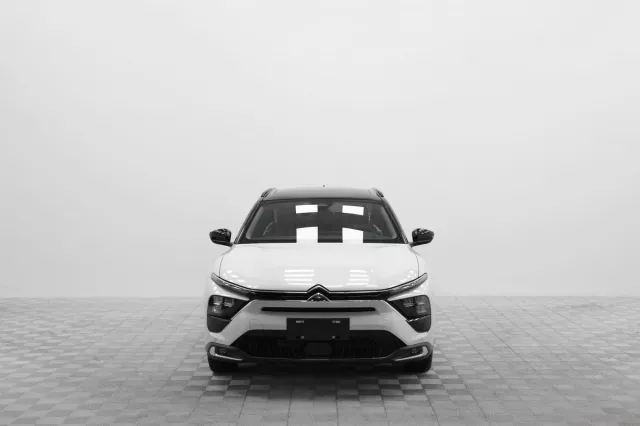 Автосалон: Citroen C5 X