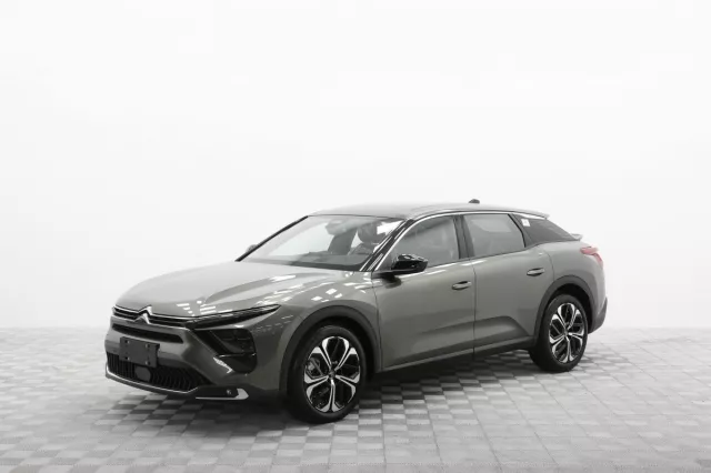 Автосалон: Citroen C5 X