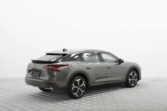 Автосалон: Citroen C5 X