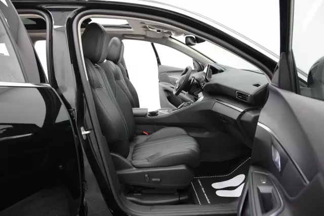 Автосалон: Peugeot 5008
