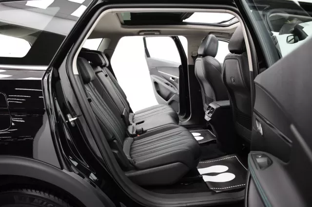 Автосалон: Peugeot 5008