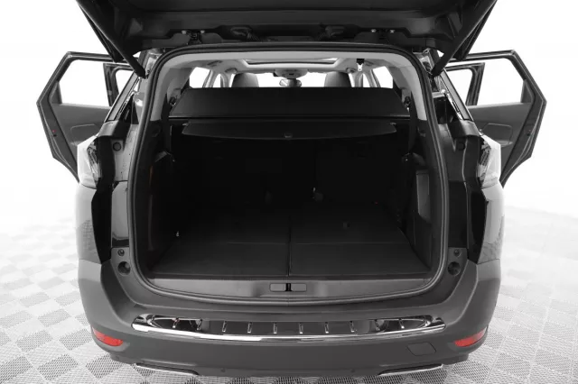 Автосалон: Peugeot 5008