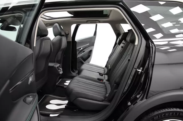 Автосалон: Peugeot 5008