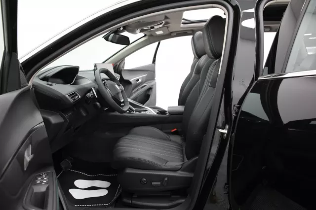 Автосалон: Peugeot 5008