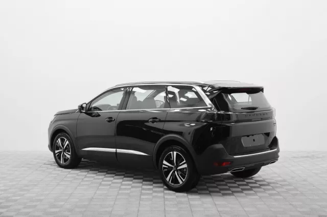 Автосалон: Peugeot 5008