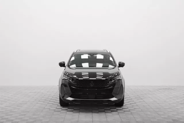 Автосалон: Peugeot 5008