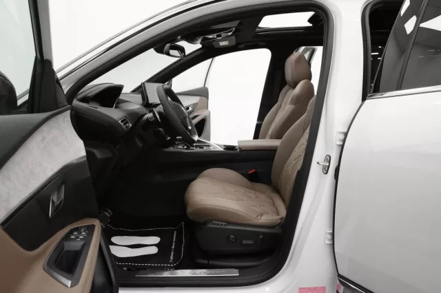 Автосалон: Peugeot 5008