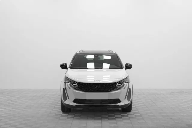 Автосалон: Peugeot 5008