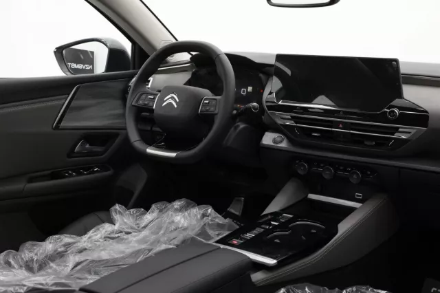 Автосалон: Peugeot 5008