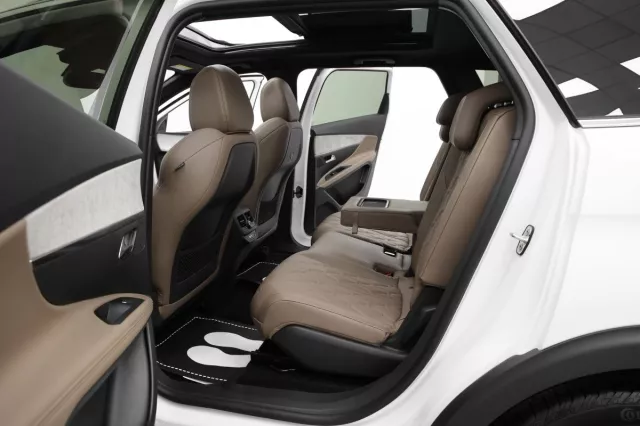 Автосалон: Peugeot 5008